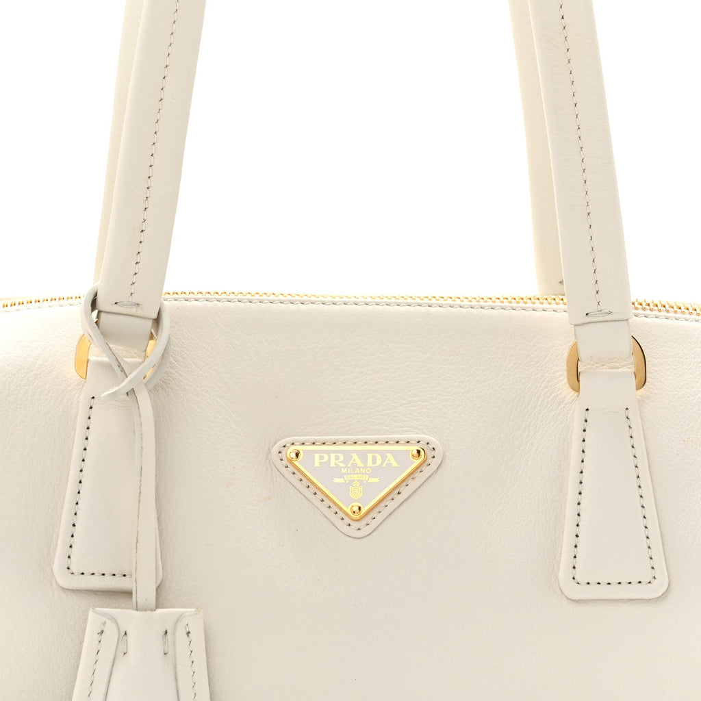 Soft Grain Medium Top Handle Bag With Padlock Bianco