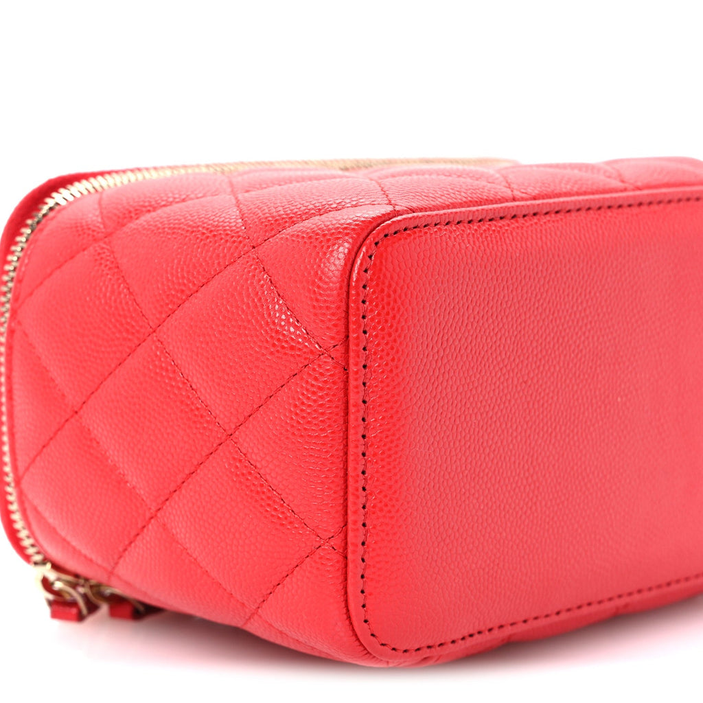 Caviar Quilted Small Vanity Case With Chain Red