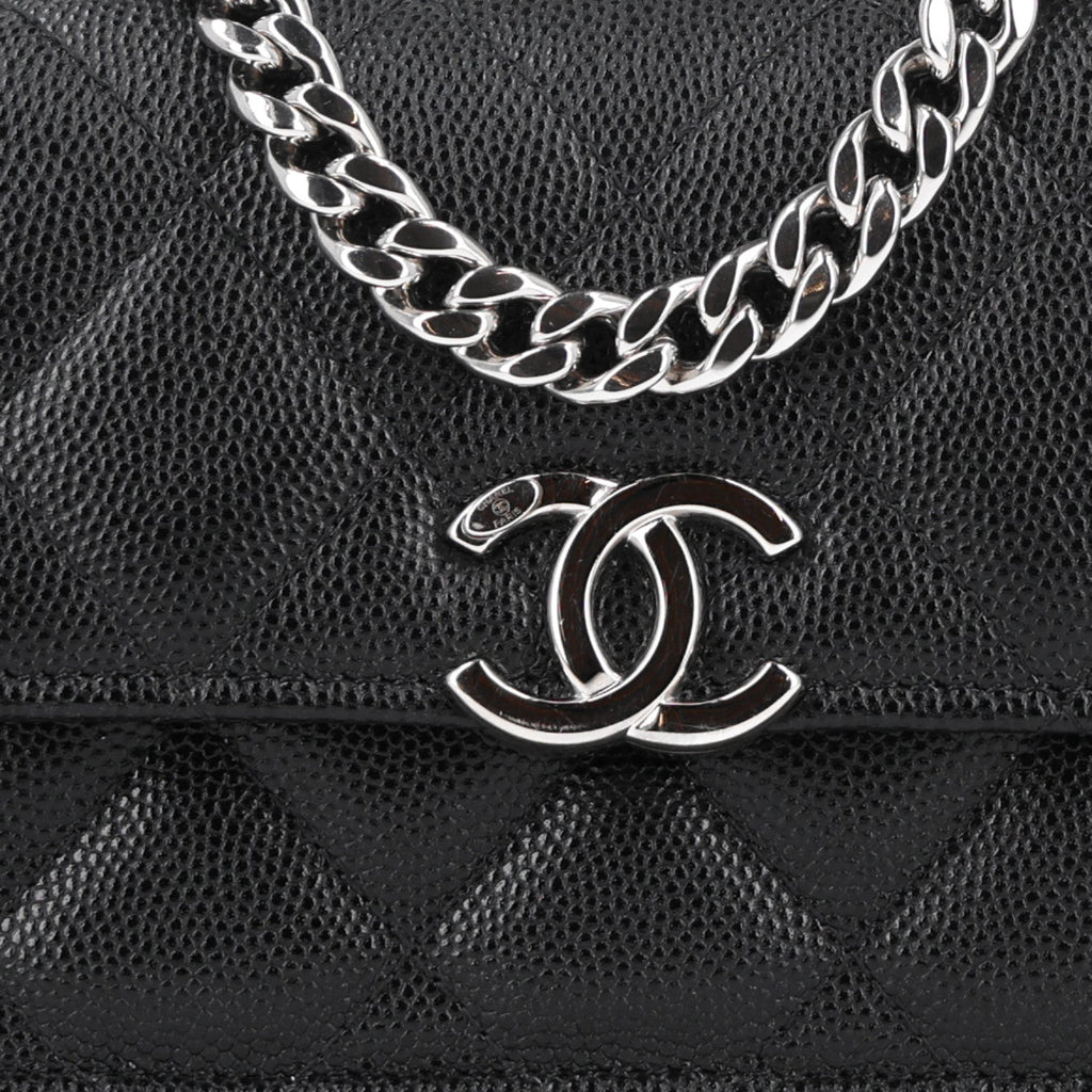 Caviar Quilted Pick Me Up Clutch With Chain Black