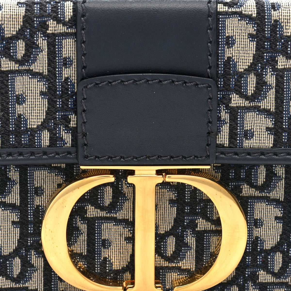 Oblique 30 Montaigne Box Bag Blue