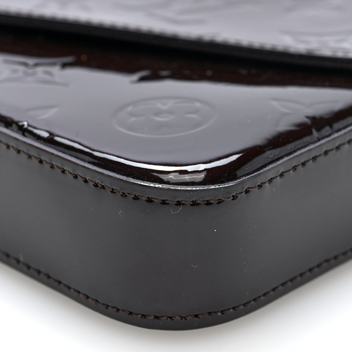 Vernis Pochette Felicie Chain Wallet Amarante